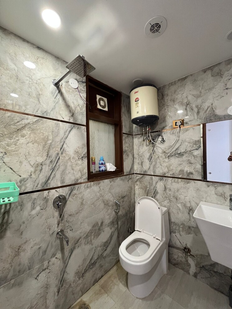 Bathroom, chattarpur 2 Bedroom 675 Sq.Ft. Builder Floor In Chattarpur Delhi 8841681
