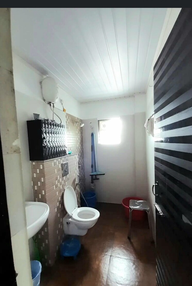 Bathroom, asha-nagar-chs 3 Bedroom 930 Sq.Ft. Apartment In Mulund West Mumbai 8841667