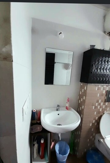 Bathroom in 3 BHK Apartment at Asha Nagar CHS, Mulund West – for Rent