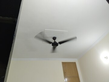 Furnished Amenities in 3 BHK Builder Floor at Green Fields Colony – for Rent