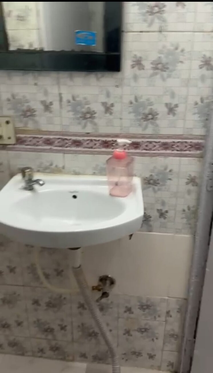 Bathroom, rwa-pocket-r-dilshad-garden 2 Bedroom 1050 Sq.Ft. Apartment In Dilshad Garden Delhi 8841691