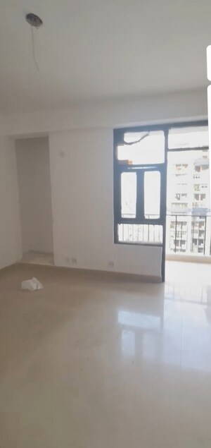 Room in 3 BHK Apartment at Mahagun Mahagunpuram, Shastri Nagar – for Sale