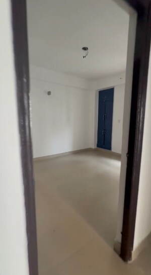 Room in 3 BHK Apartment at Mahagun Mahagunpuram, Shastri Nagar – for Sale