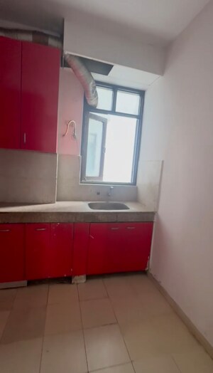 Furnished Amenities in 3 BHK Apartment at Mahagun Mahagunpuram, Shastri Nagar – for Sale