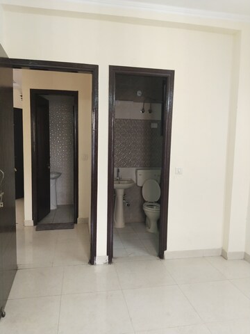 Room in 3 BHK Builder Floor at Green Fields Colony – for Rent