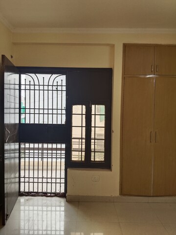 Room in 3 BHK Builder Floor at Green Fields Colony – for Rent