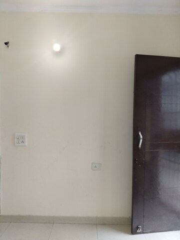 Room in 3 BHK Builder Floor at Green Fields Colony – for Rent