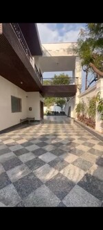 5 BHK + Servant Room,Extra Room 1100 Sq.Yd. Villa in Chattarpur
