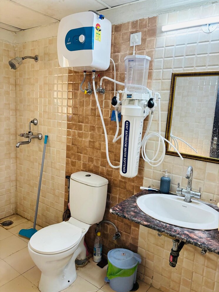 Bathroom, aims-golf-city 2 Bedroom 950 Sq.Ft. Apartment In Sector 75 Noida 8841790