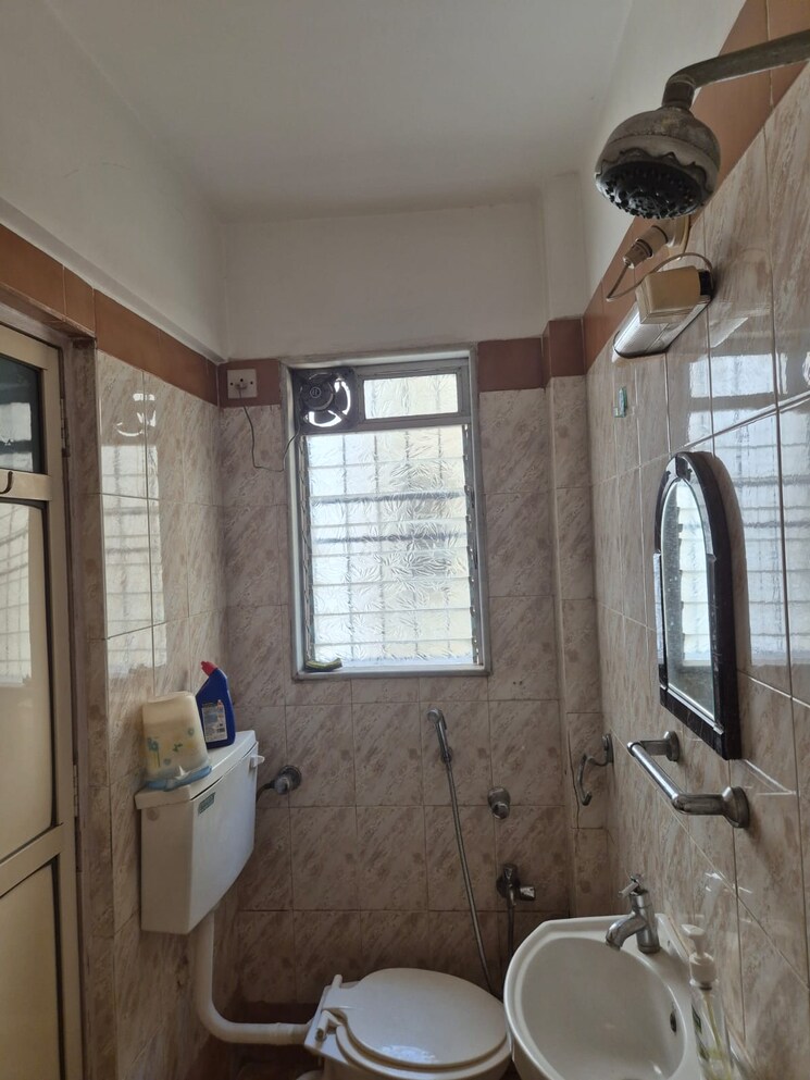 Bathroom, dheeraj-valley 2 Bedroom 950 Sq.Ft. Apartment In Goregaon East Mumbai 8841816