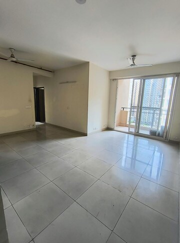 Room in 2 BHK Apartment at Strategic Royal Court, Sector 16 Greater Noida – for Sale