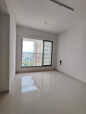 Room in 1 BHK Apartment at Kolte Patil Vaayu, Dahisar West – for Rent