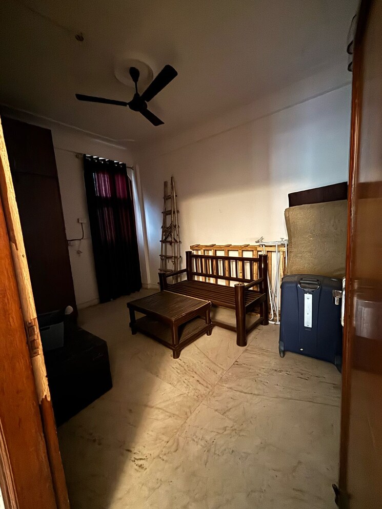 Living Room, nehru enclave 3 Bedroom 200 Sq.Yd. Builder Floor In Nehru Enclave Delhi 8841821