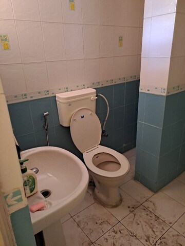 Bathroom in 4 BHK Builder Floor at Dollars Comforts, Rmv 2nd Stage – for Rent