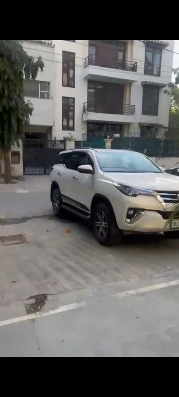Parking in 4 BHK Independent House at Greater Kailash I – for Rent