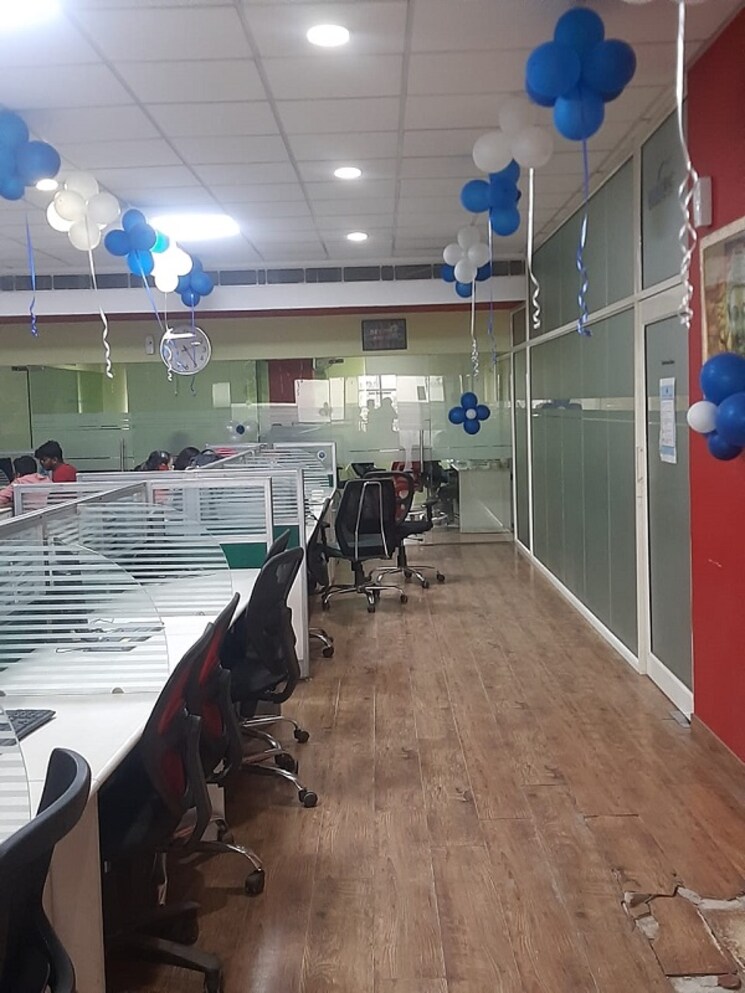  Parking, sector 65 Commercial Office Space 2500 Sq.Ft. In Sector 65 Noida 8841853