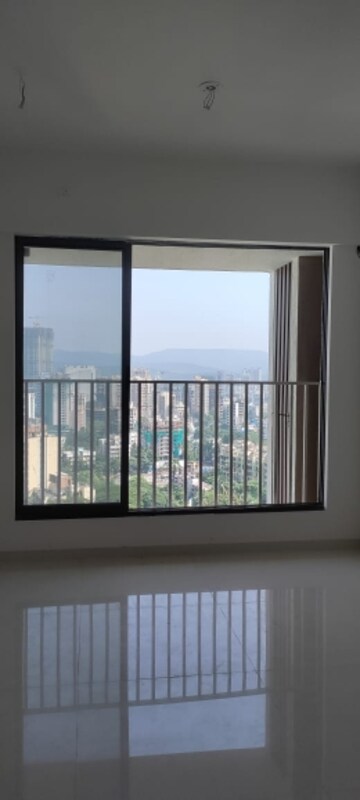Room in 1 BHK Apartment at Kolte Patil Vaayu, Dahisar West – for Rent