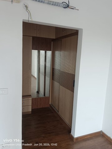 Room in 3.5 BHK Apartment at Rishita Manhattan, Gomti Nagar – for Rent