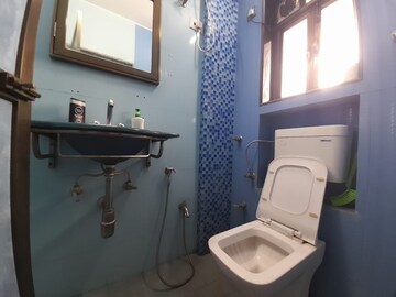 Master Bedroom in 2.5 BHK Apartment at Dheeraj Valley, Goregaon East – for Rent