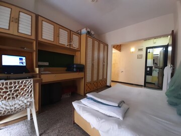 Bedroom in 3 BHK Apartment at Dheeraj Valley, Goregaon East – for Rent