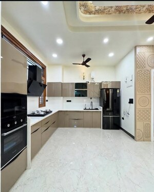 Kitchen in 3.5 BHK Builder Floor at Sector 39 – for Sale