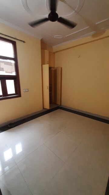 Furnished Amenities in 1.5 BHK Builder Floor at Mayur Vihar Phase 1 Extension – for Rent