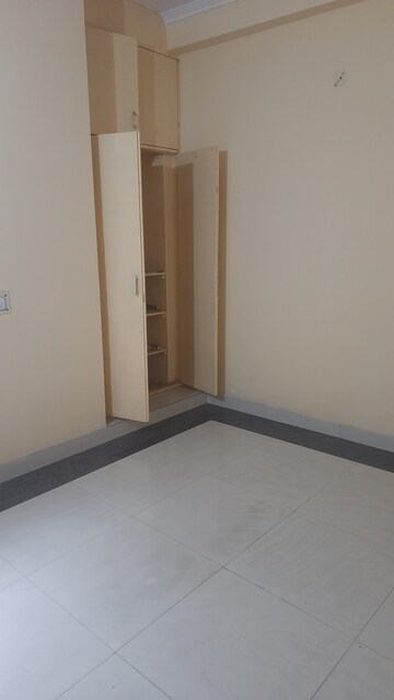 Furnished Amenities in 1.5 BHK Builder Floor at Mayur Vihar Phase 1 Extension – for Rent