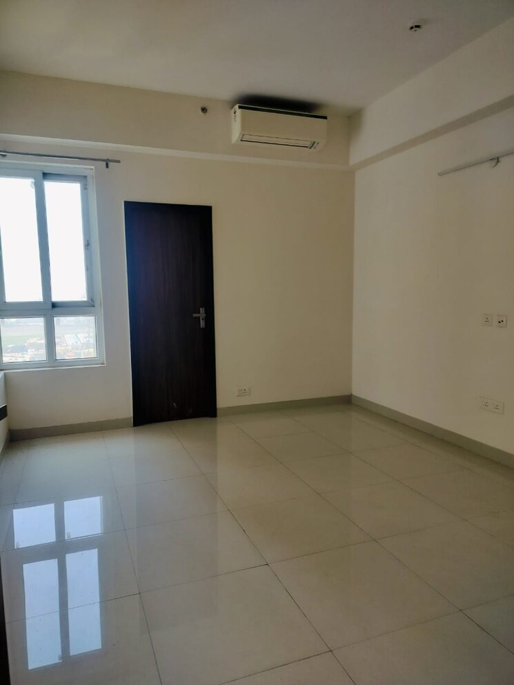 Room, puri-emerald-bay 3 Bedroom 2450 Sq.Ft. Apartment In Sector 104 Gurgaon 8841957