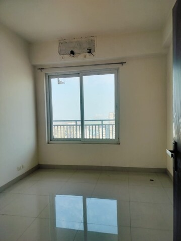 Room in 3 BHK Apartment at Puri Emerald Bay, Sector 104 – for Rent