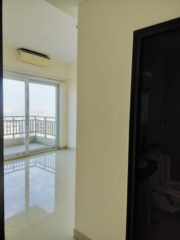 Room in 3 BHK Apartment at Puri Emerald Bay, Sector 104 – for Rent
