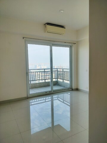 Room in 3 BHK Apartment at Puri Emerald Bay, Sector 104 – for Rent