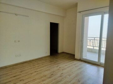 Room in 3 BHK Apartment at Puri Emerald Bay, Sector 104 – for Rent