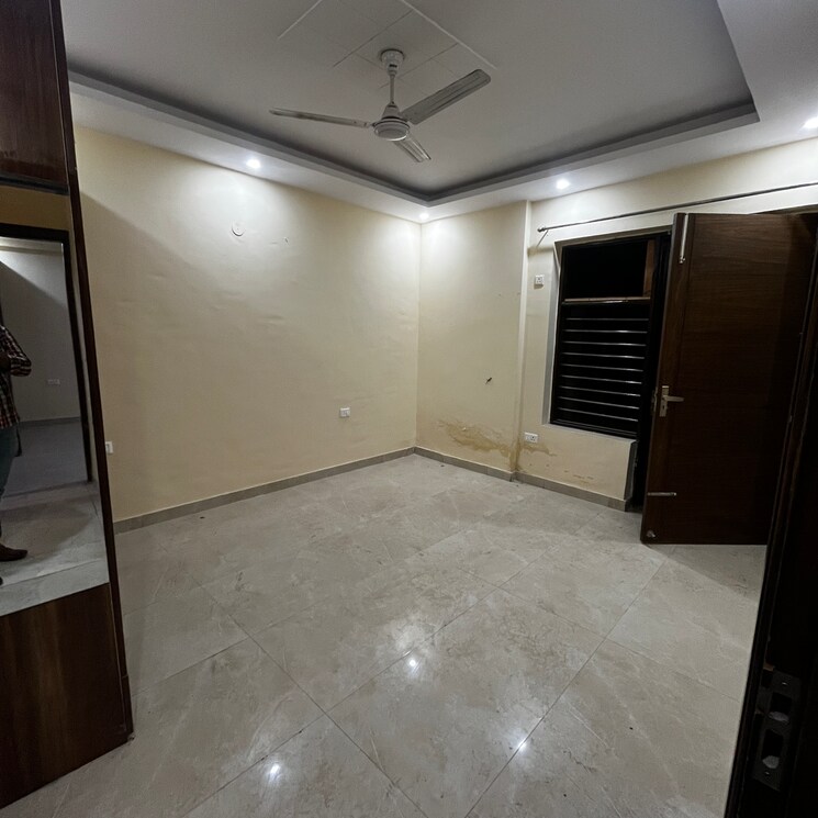 Room, ashoka-enclave-faridabad 4 Bedroom 300 Sq.Yd. Builder Floor In Ashoka Enclave Faridabad 8841953