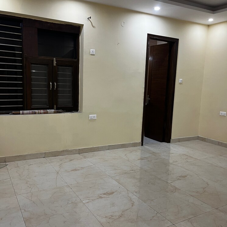 Room, ashoka-enclave-faridabad 4 Bedroom 300 Sq.Yd. Builder Floor In Ashoka Enclave Faridabad 8841953