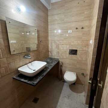 Bathroom in 4 BHK Builder Floor at Ashoka Enclave Faridabad, Ashoka Enclave – for Rent
