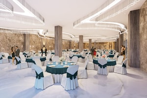  2 BHK Apartment at Ruparel Stardom, Malad West – for Sale