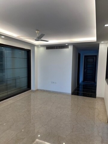 Room in 6+ BHK Independent House at New Friends Colony – for Rent