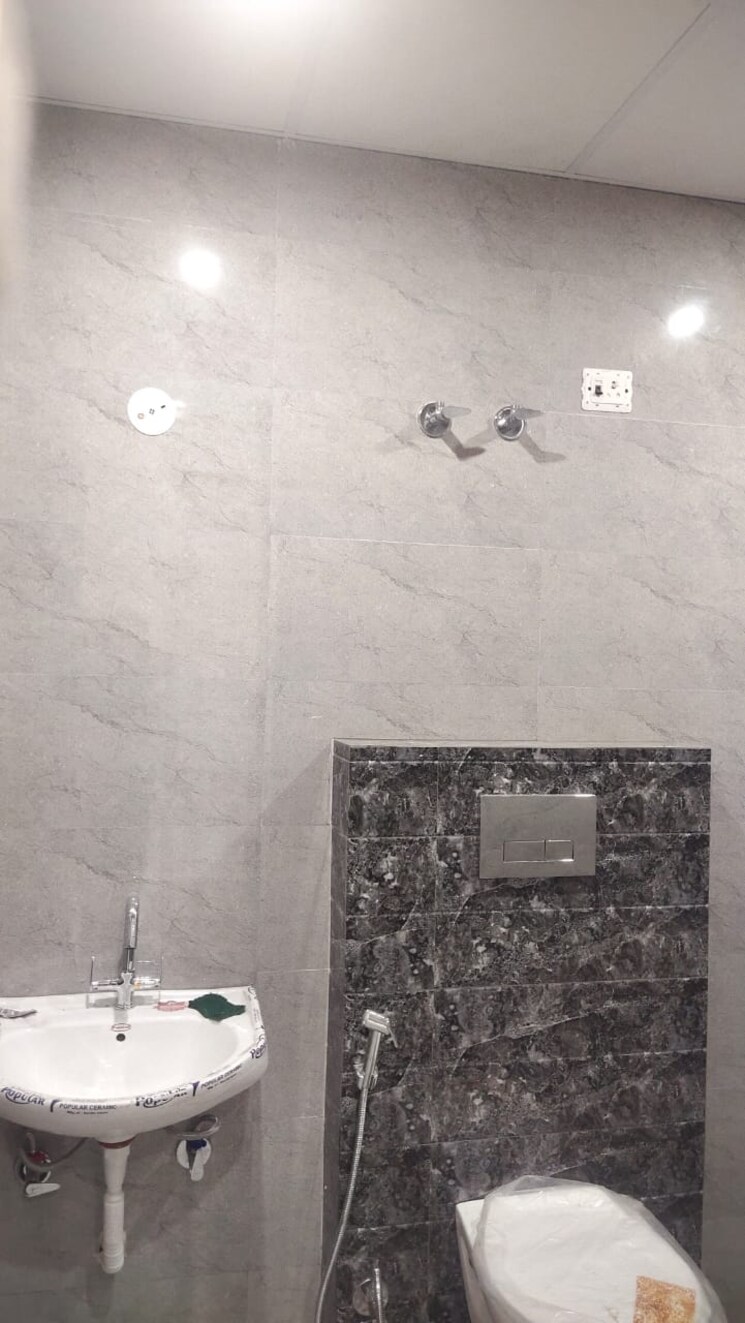 Bathroom, sector 22b 1.5 Bedroom 1200 Sq.Ft. Villa In Sector 22b Gurgaon 8842013