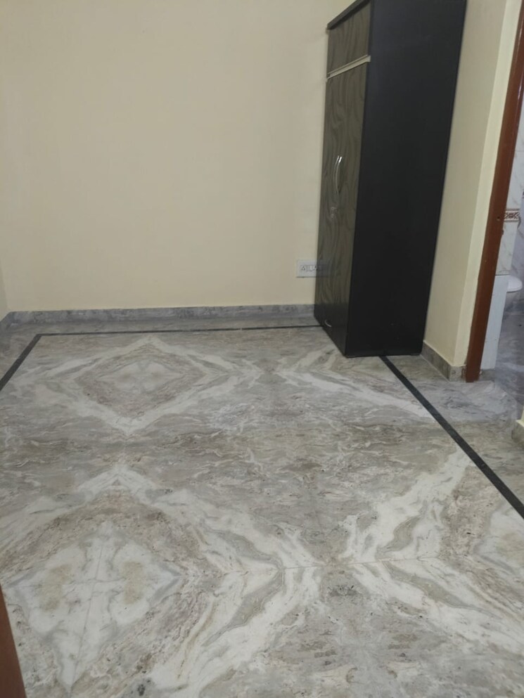 Room, sector 22b 1.5 Bedroom 1200 Sq.Ft. Villa In Sector 22b Gurgaon 8842013