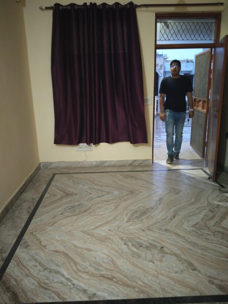 Room, sector 22b 1.5 Bedroom 1200 Sq.Ft. Villa In Sector 22b Gurgaon 8842013