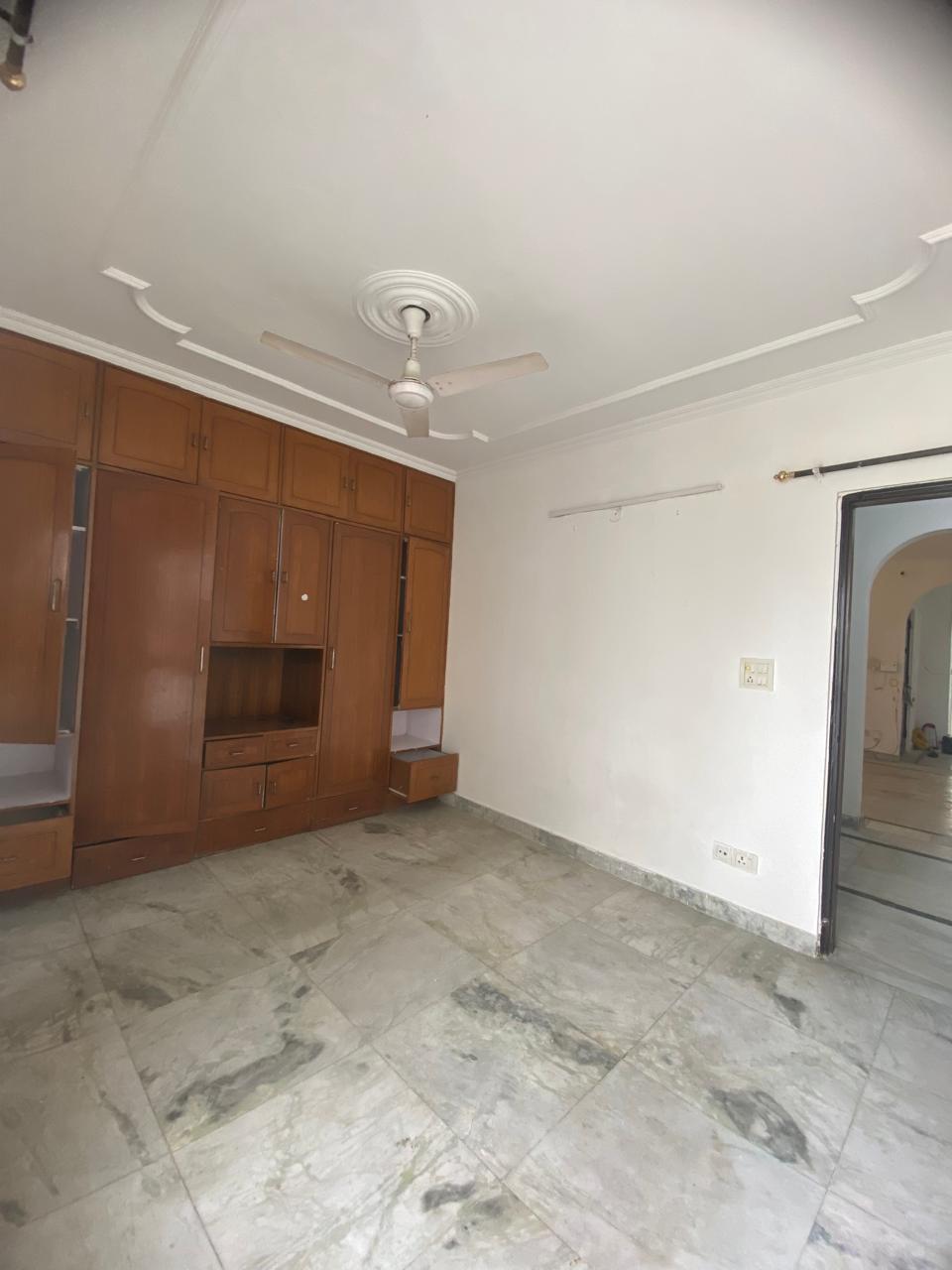 3 BHK Builder Floor For Rent in Chittaranjan Park