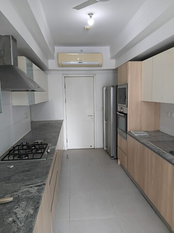 4 BHK Apartment For Rent in DLF The Belaire, Sector 54