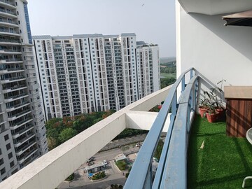 Balcony in 4 BHK Apartment at DLF The Belaire, Sector 54 – for Rent