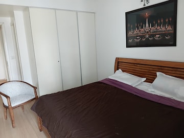 Bedroom in 4 BHK Apartment at DLF The Belaire, Sector 54 – for Rent