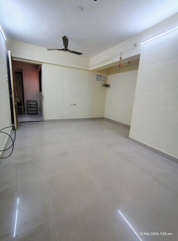 Room in 3 BHK Apartment at Guinea Global New Murli Malhar CHS, Mulund West – for Sale