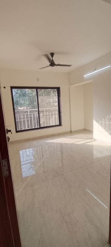 Room in 3 BHK Apartment at Chaitanya Anand Lunkhod CHSL, Andheri West – for Rent