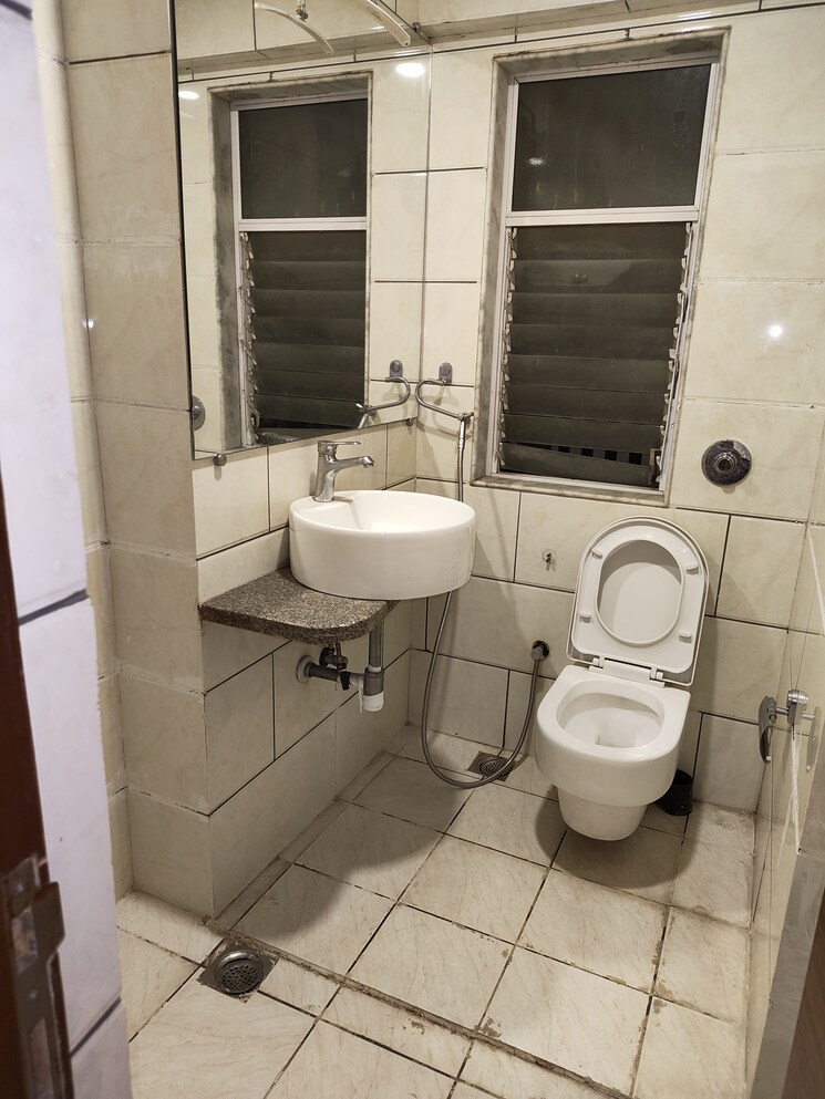 Bathroom, meghana-apartment 2 Bedroom 700 Sq.Ft. Apartment In Lower Parel Mumbai 8842086