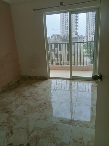 Room in 2 BHK Apartment at Migsun Twinz, Eta Ii Greater Noida – for Rent