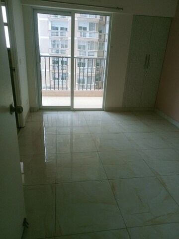 Room in 2 BHK Apartment at Migsun Twinz, Eta Ii Greater Noida – for Rent