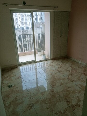 Room in 2 BHK Apartment at Migsun Twinz, Eta Ii Greater Noida – for Rent